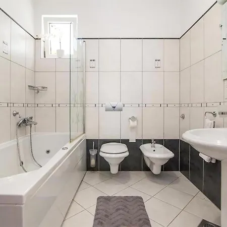 3 Bedroom Beautiful In *