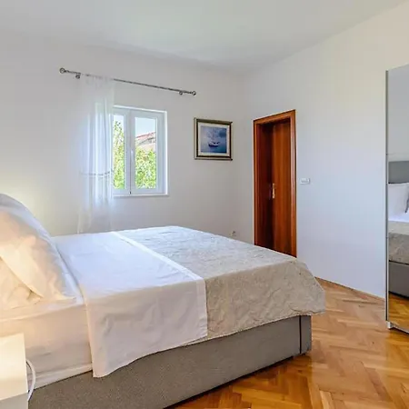 דירה 3 Bedroom Beautiful In סוטיבאן