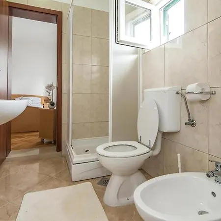 3 Bedroom Beautiful In דירה *